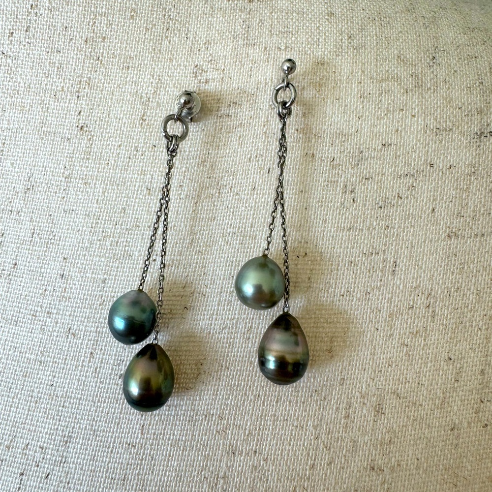 Tahitian Pearl Dangle Earring in Sterling Silver